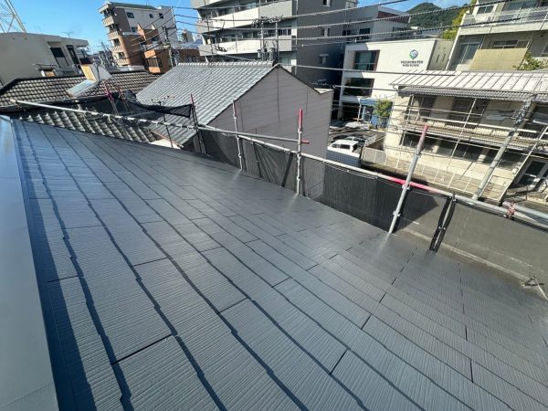 S様邸屋根塗装の様子